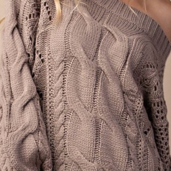 ❄️LAST1️⃣//MOCHA OFF SHOULDER SWEATER - Picture 4 of 5